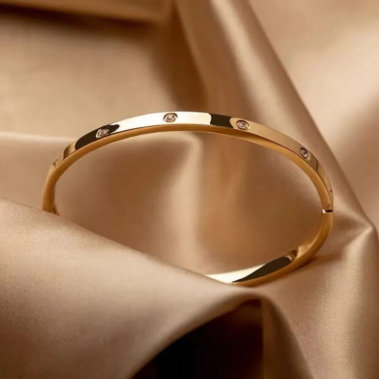 Brazalete Love Cart (con enchape 18k)