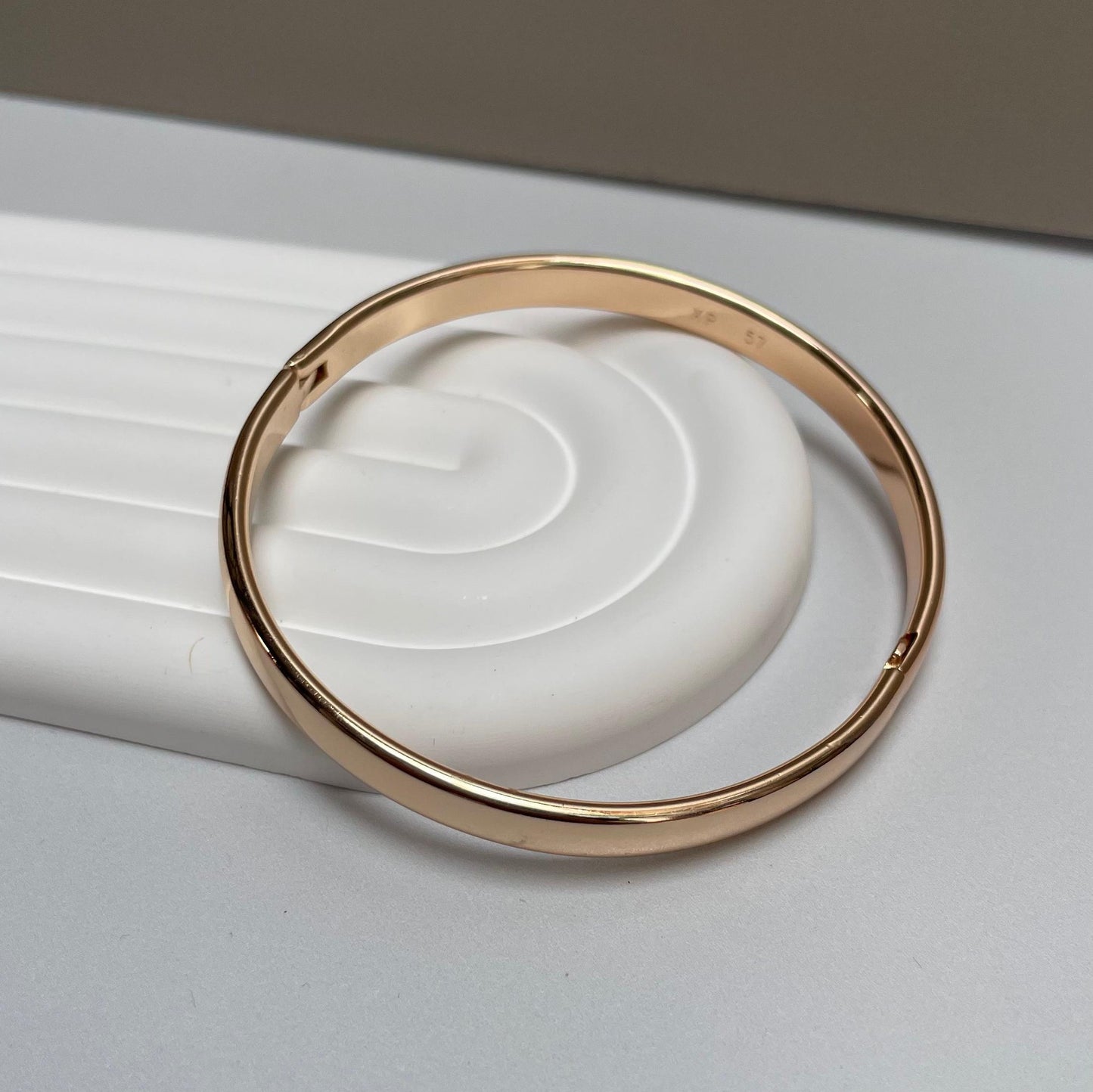 Brazalete redondo (enchapado de oro)