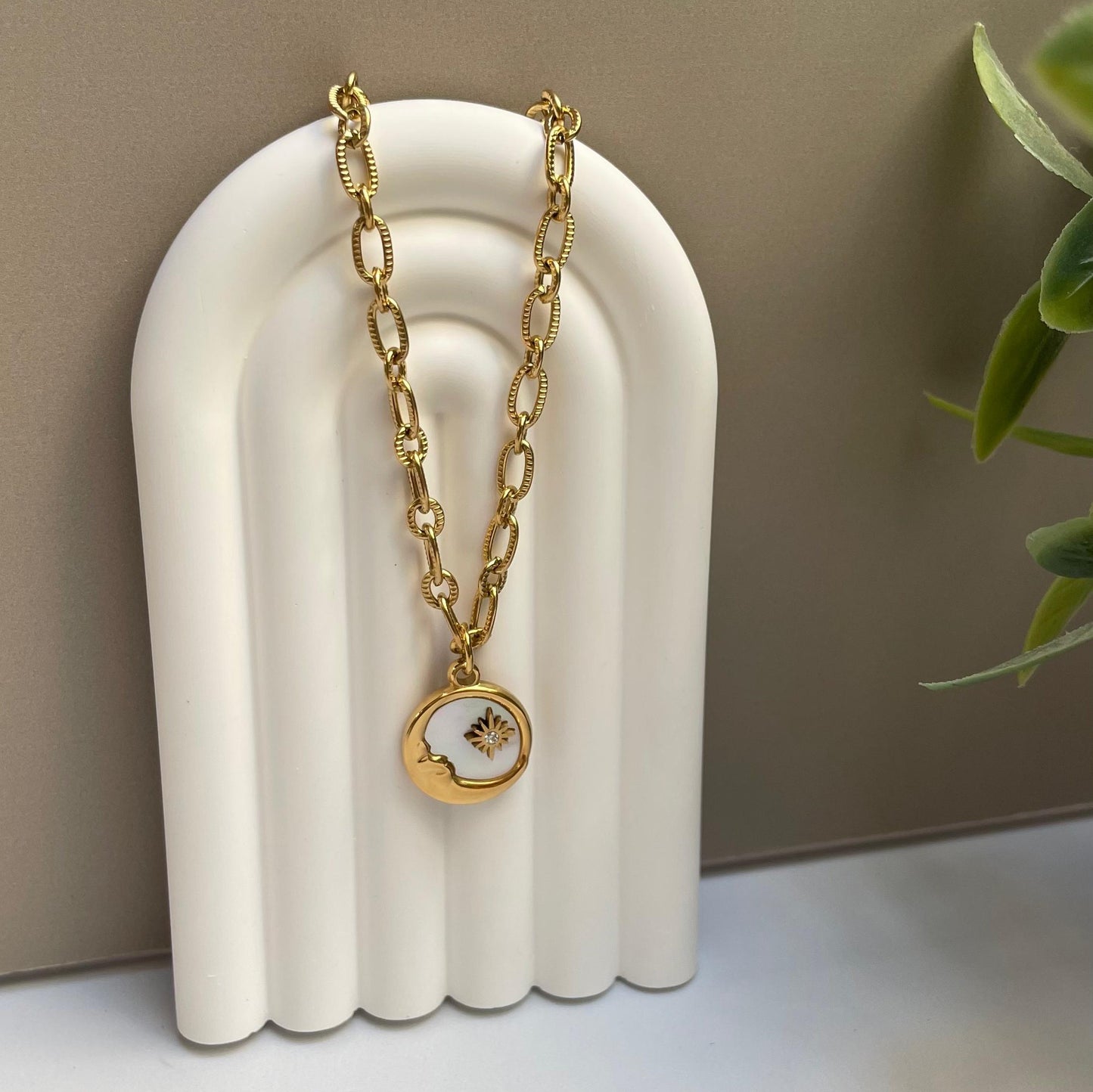 Collar Nyxia (enchape 18k)