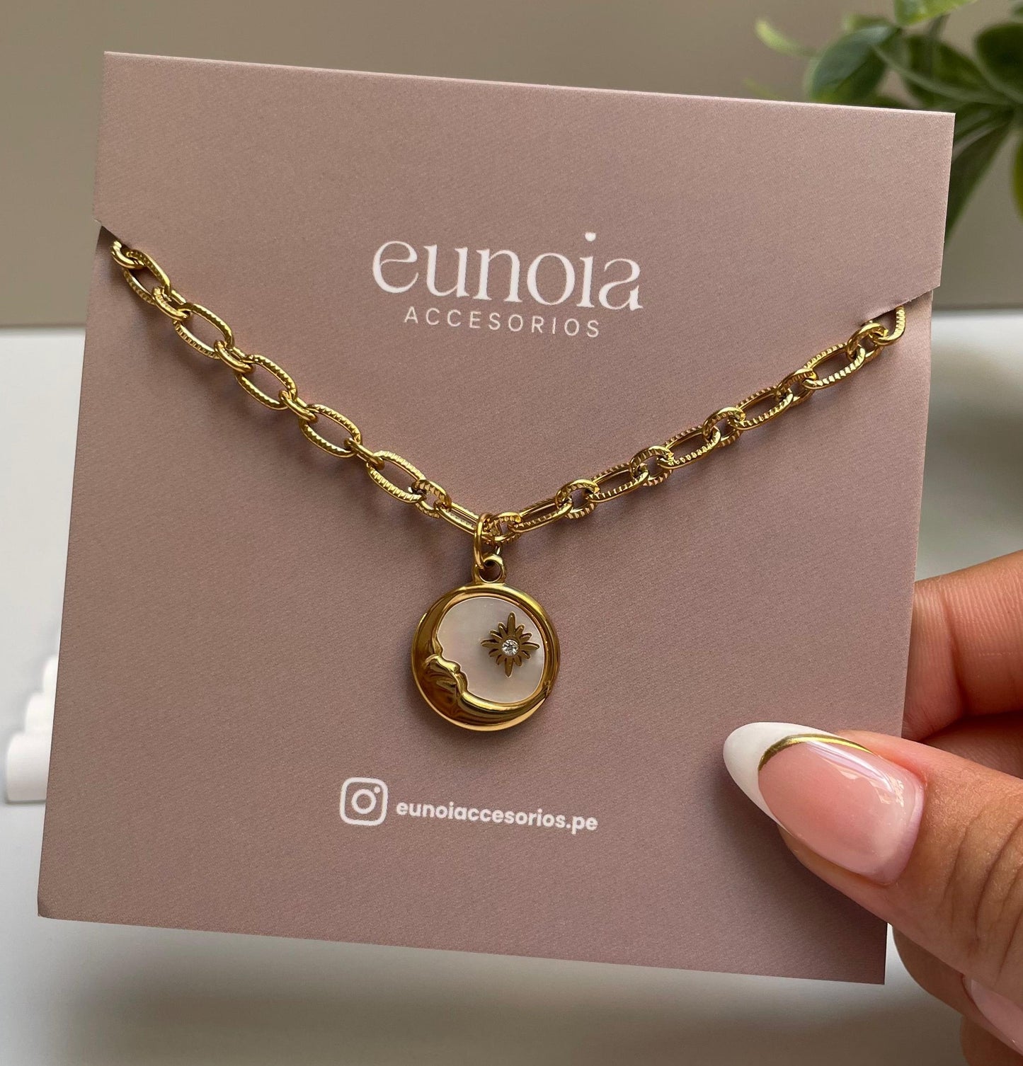 Collar Nyxia (enchape 18k)