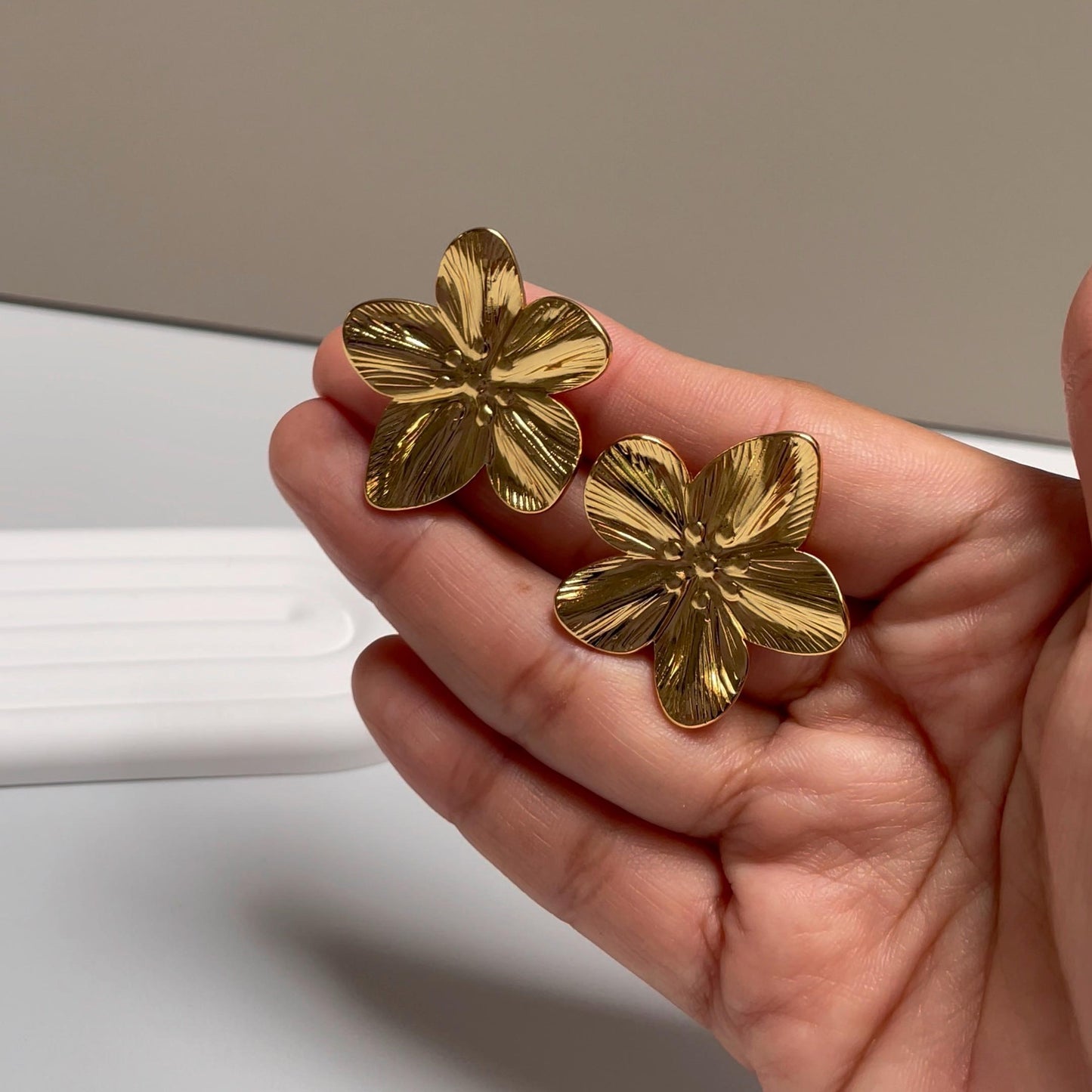 Aretes Flor (enchapado de oro)