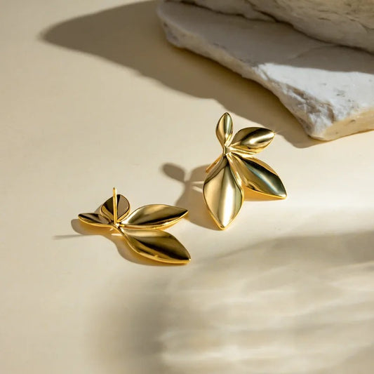 Aretes Lirio (enchape 18k)