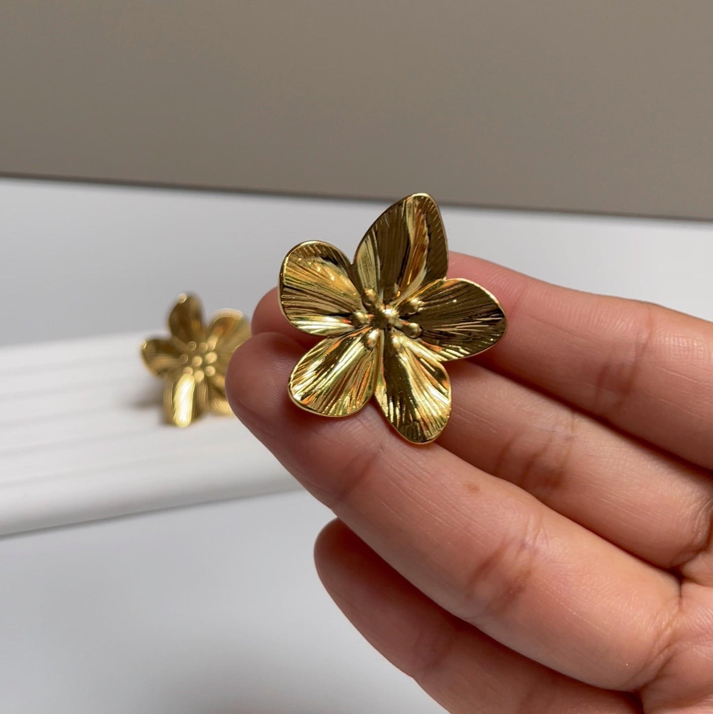 Aretes Flor (enchapado de oro)